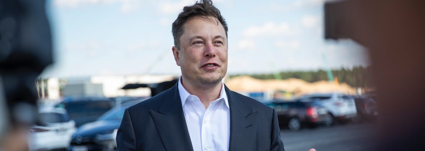 Elon Musk prvýkrát prehovoril k zamestnancom Twitteru. Naznačil prepúšťanie a povedal, že preferuje ich návrat do kancelárií

