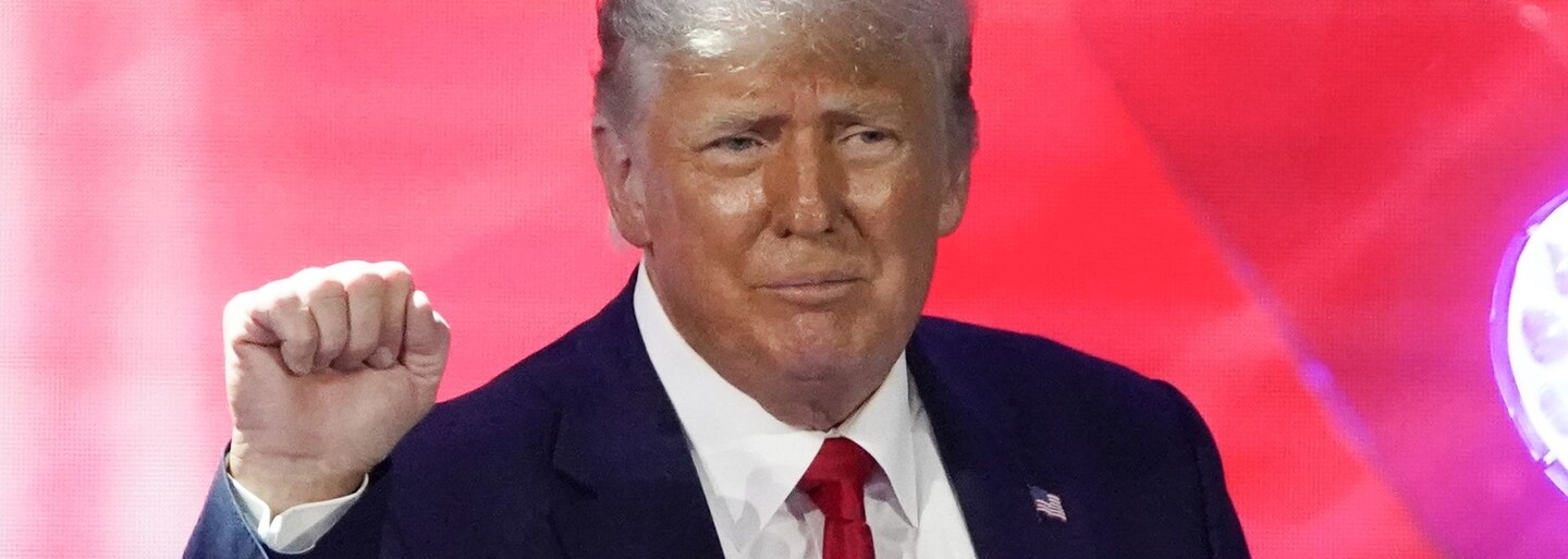 Elon Musk se v anketě ptá, zda má Twitter obnovit účet Donalda Trumpa