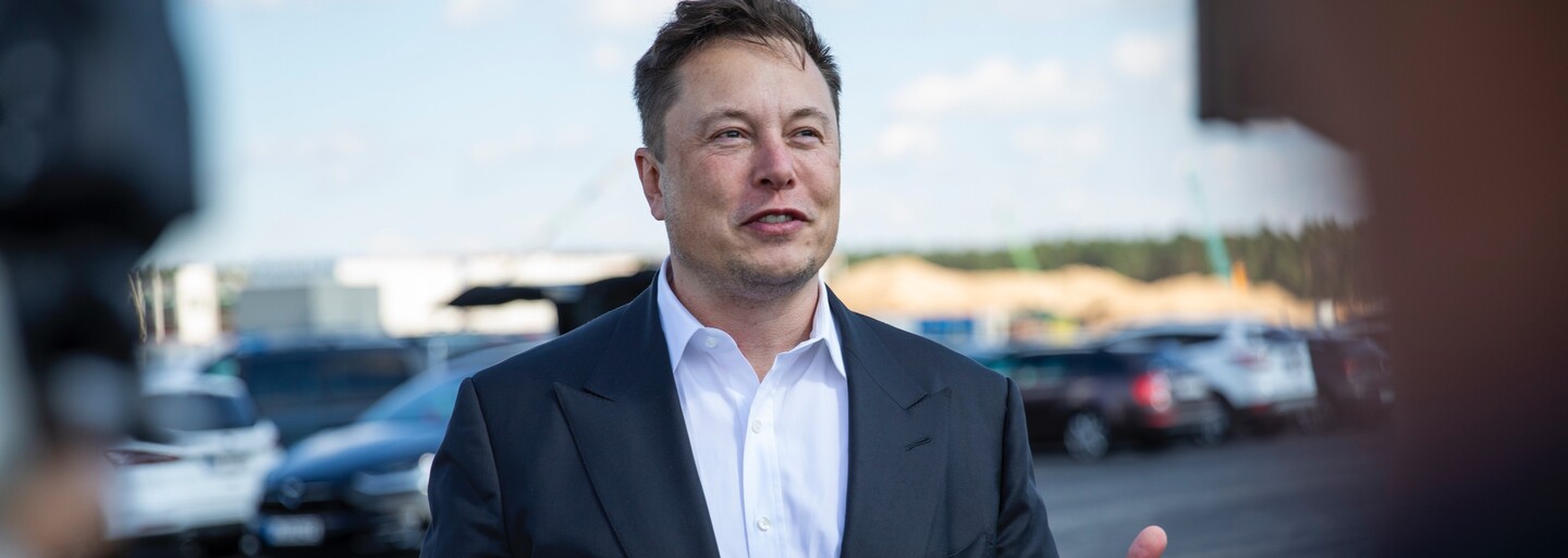 Elon Musk vyrobí vlastní chytrý telefon, pokud Twitter nebude dostupný na iPhone. V jakém případě Apple aplikaci vymaže?