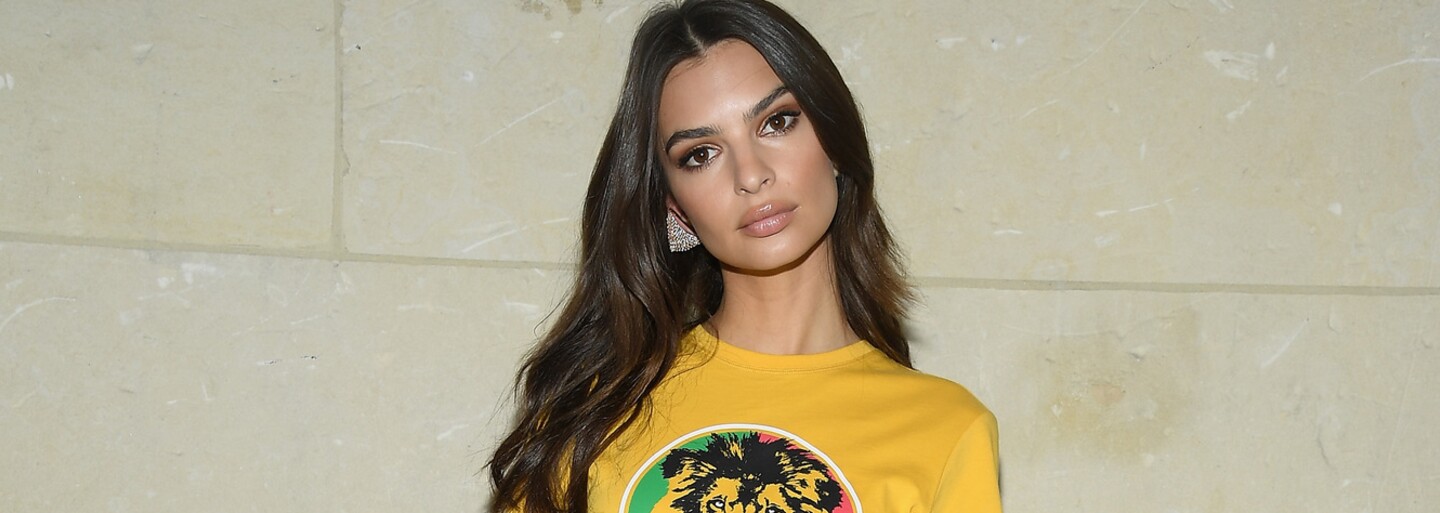 Emily Ratajkowski o chytaní za prsia pri natáčaní klipu dlhý čas mlčala. Teraz vysvetlila, aký na to mala dôvod