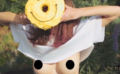 Emily Ratajkowski opět neváhala ukázat poprsí v provokativním videu. Modelka zažívá jedno z nejlepších období svého života Emily Ratajkowski opět neváhala ukázat poprsí v provokativním videu. Modelka zažívá jedno z nejlepších období svého života
