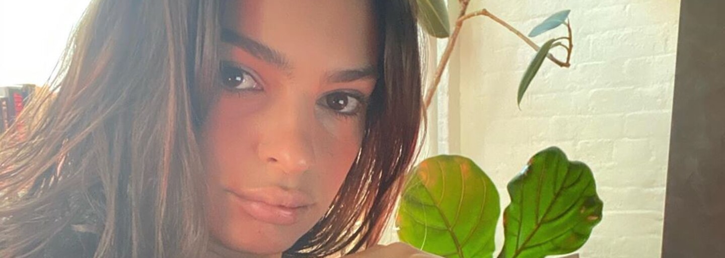 Emily Ratajkowski porodila a zverejnila prvú fotku svojho chlapčeka