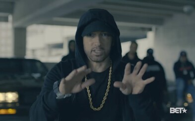 Eminem v novom fenomenálnom freestyle zničil Donalda Trumpa. Do trefných rýmov zahrnul Severnú Kóreu aj rasizmus Eminem v novom fenomenálnom freestyle zničil Donalda Trumpa. Do trefných rýmov zahrnul Severnú Kóreu aj rasizmus