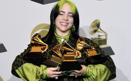 Emotivní předávání cen Grammy ve znamení rozloučení s Kobe Bryantem ovládla Billie Eilish. Získala všechny nejdůležitější ceny