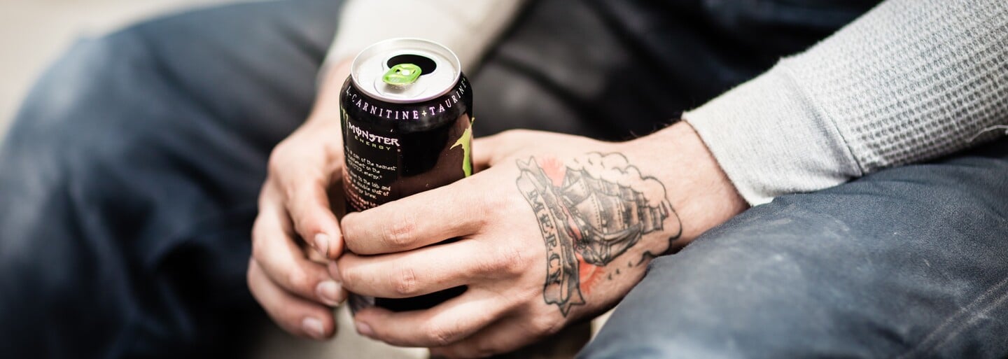 Energy drinky mohou být i život ohrožující. Nutriční odborníci vysvětlují, proč je jejich časté pití nebezpečné