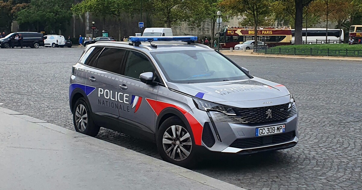 AKTUÁLNĚ: Řidič ve Francii úmyslně vrazil do skupiny lidí. Jedna osoba přišla o život