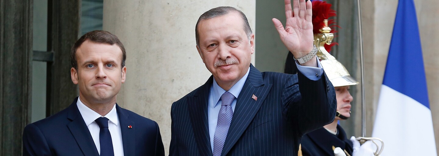 Erdogan a Macron míří do Prahy. Na velkém summitu v Česku se sejdou lídryně a lídři z celé Evropy