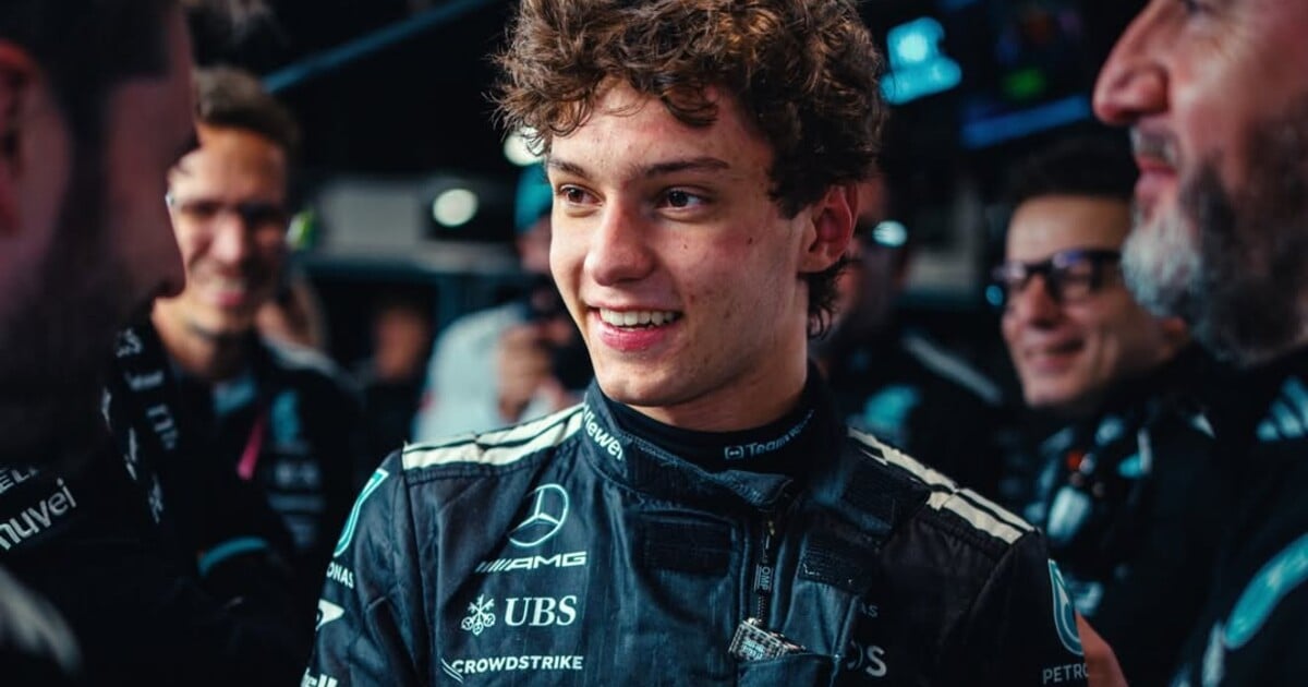 Nejmladší jezdec F1 naboural svůj nový Mercedes. Z fotek auta mrazí