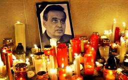 Ernesta Valka mal zabiť lupič nosievajúci masku Arnolda Schwarzeneggera. Polícia zvažovala, že išlo o nájomnú vraždu