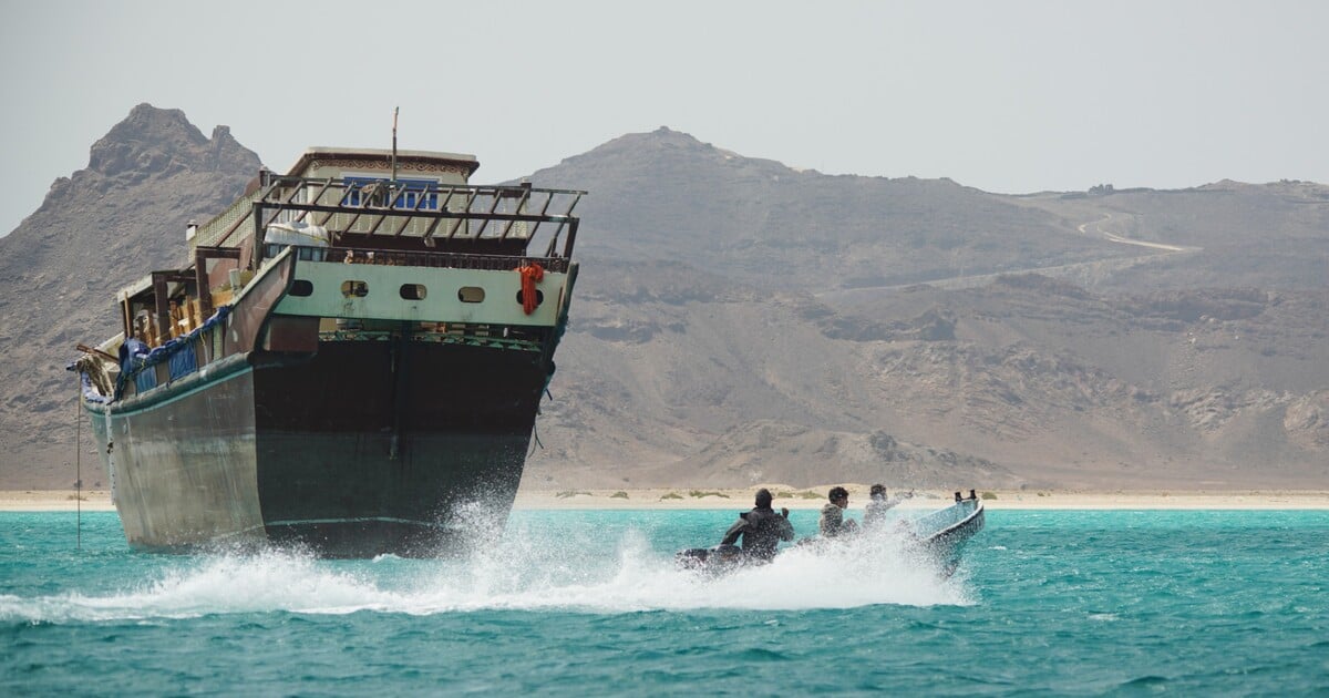 Íránské čluny střílely na tanker v Hormuzském průlivu. Britové hlásí i zásah dalších lodí