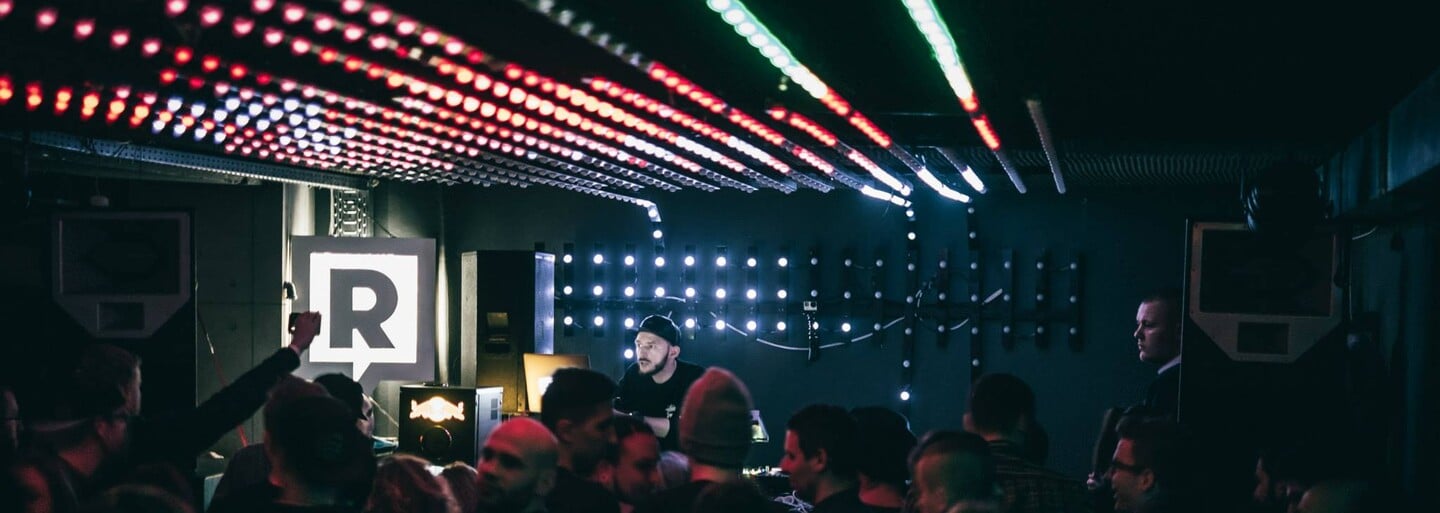 ESKEI83 odpálil svoj set v klube Dole, sleduj, ako dopadla akcia Bizzare Night (Videoreport)