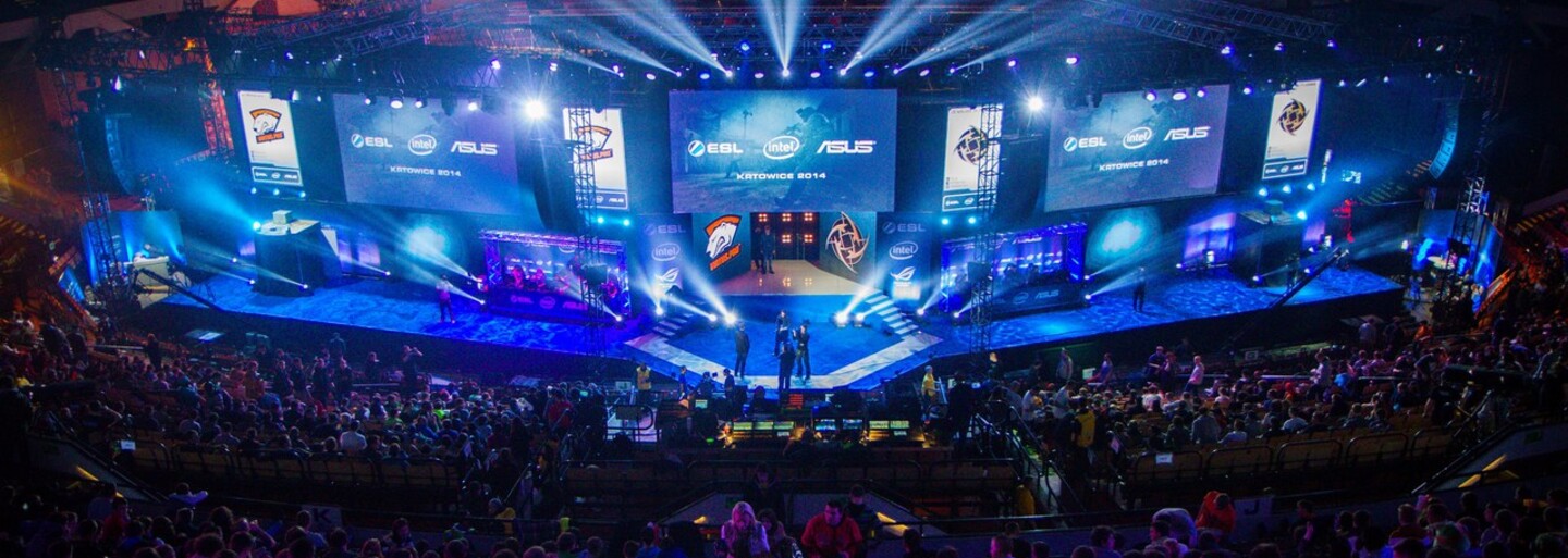 E-sport to může dotáhnout až na olympiádu. Soutěžení v počítačových hrách zažívá rozkvět jako nikdy předtím