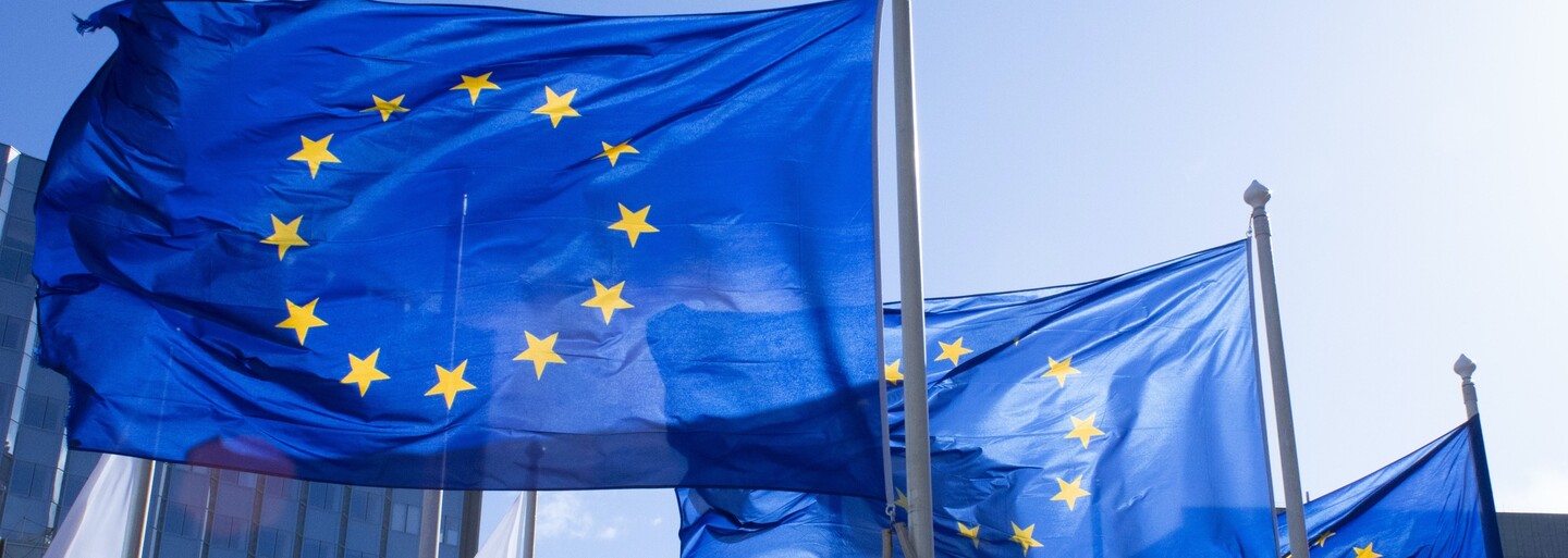 EU a Británie přivítaly vydání zatykače na Vladimira Putina