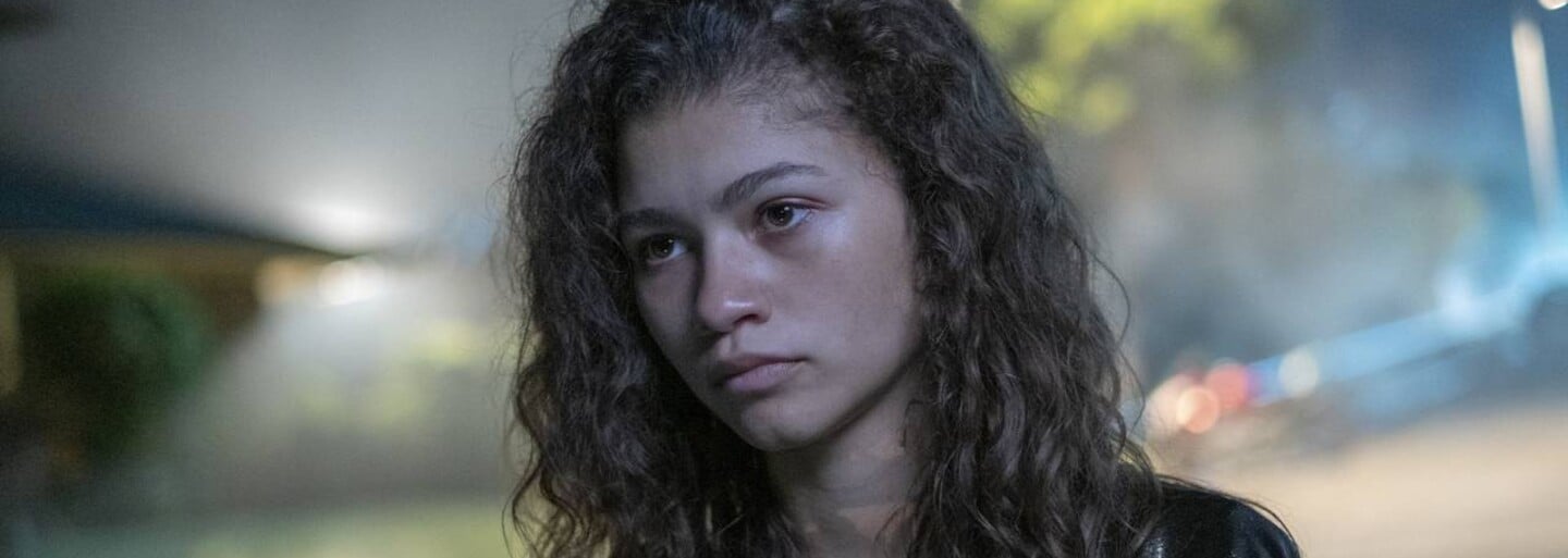 Euphoria je sondou do teenagerského světa plného nebezpečného sexu, drog a prvních lásek