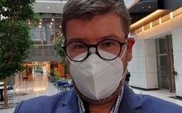 Europoslanec Pospíšil skončil po nákaze koronavirem na JIP