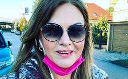 Europoslankyňa Beňová označila fotografa za blba a bonzáka. Odfotil ju totiž s rúškom na brade.