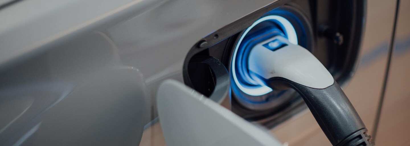 Evropský parlament schválil konec prodeje aut se spalovacími motory do roku 2035