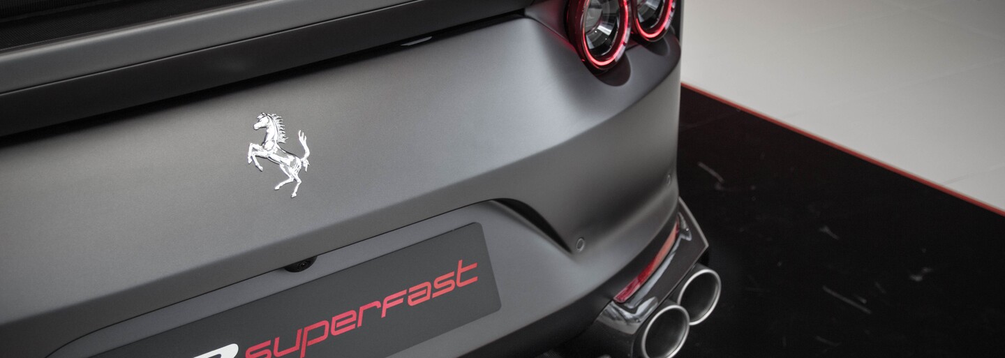 Exkluzivně: Do Prahy přijela jedna z největších novinek roku, 800koňové Ferrari 812 Superfast