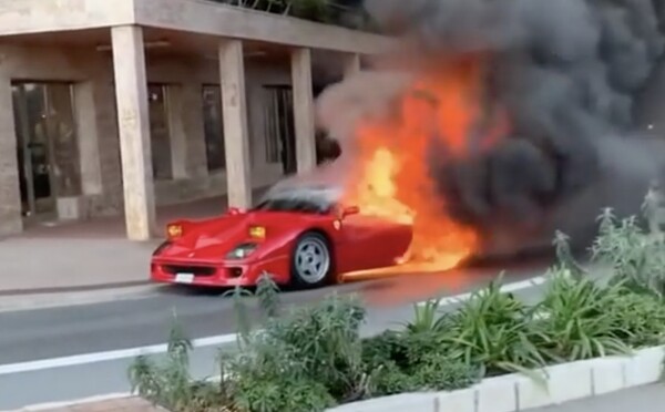Exkluzívne Ferrari F40 v Monte Carle zhorelo do tla priamo na ulici