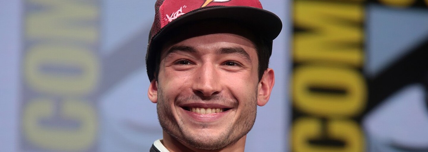 Ezra Miller mají mesiášský komplex a harém mladých žen