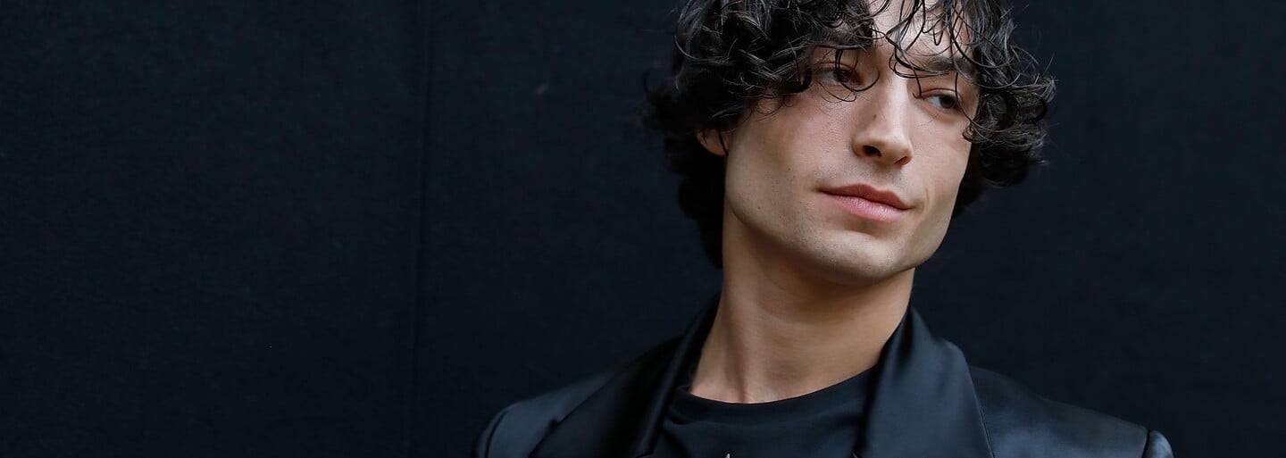 Ezra Miller přiznali, že bojují se „složitými psychickými problémy“. Za své chování se omluvili