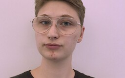 Ezra Švagr: Jsem demisexuál, nebinární, ale v poslední době se trochu kloním i k identitě trans muže (Rozhovor)