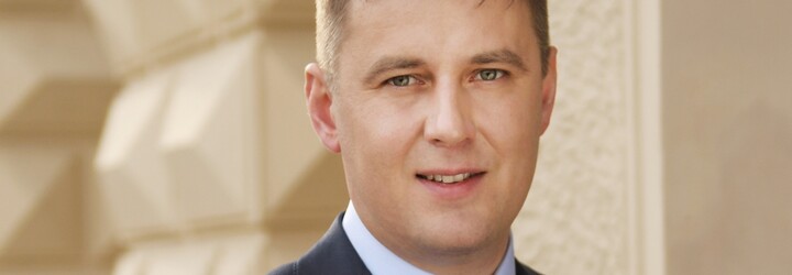 Petříček: „Odpálení skladu na našem území jako útok na zboží. Taky mi ten rusko-český slovníček podsouvali“