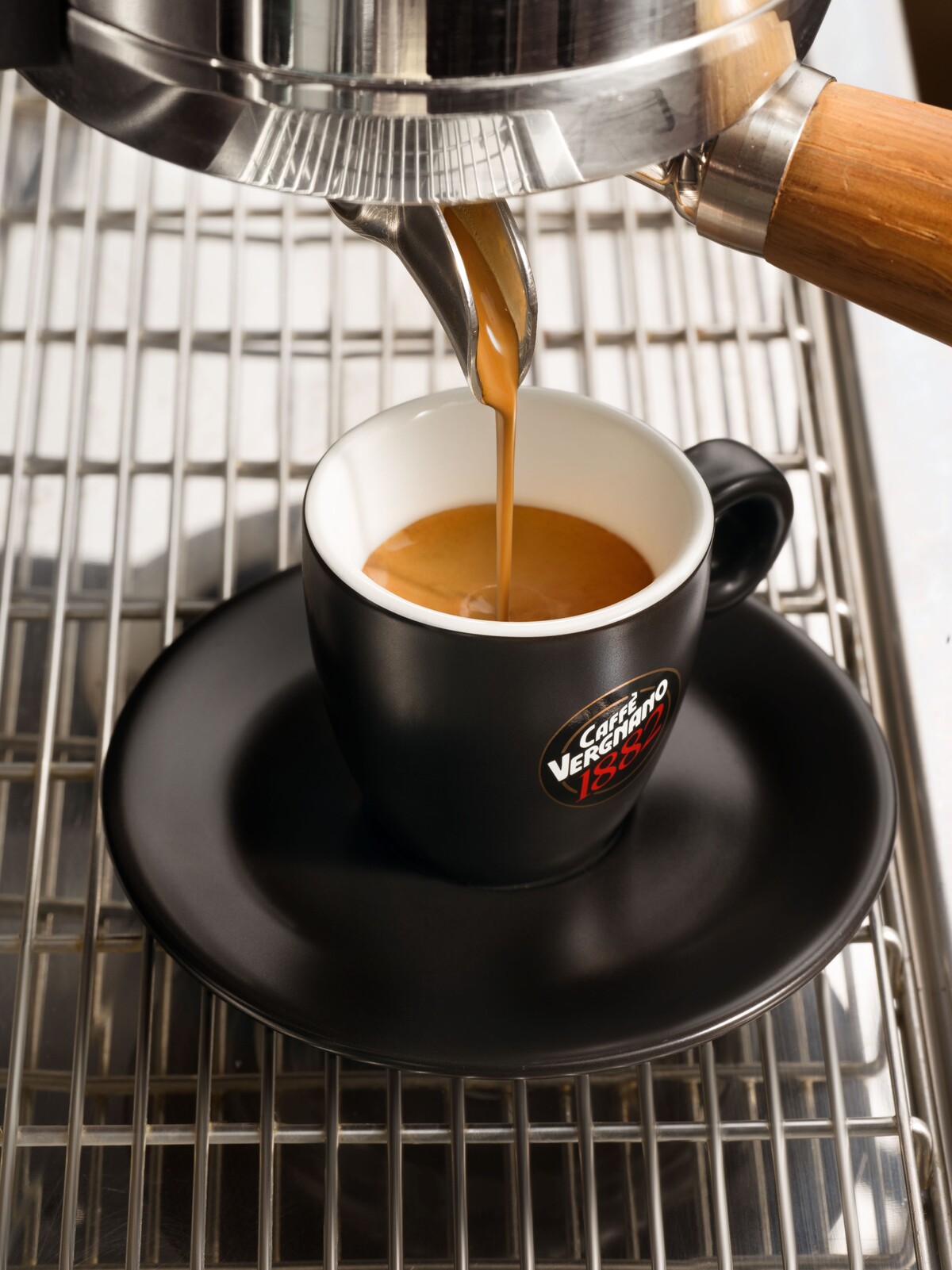 Aby si si pripravil espresso čo najviac autenticky, riaď sa presnými pokynmi.