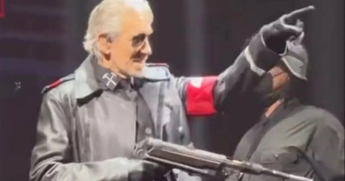 Spoluzakladatel Pink Floydu vystoupil v Berlíně v nacistické uniformě. Řeší ho už německá policie