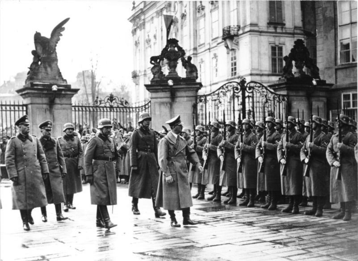 Adolf Hitler na Pražském hradě.