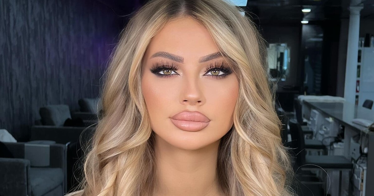 Andrew Tate má soudní zákaz přiblížit se k bývalé přítelkyni. Obávala se o svůj život