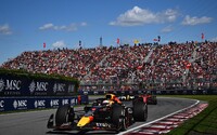 F1: Max Verstappen po napínavom závere vyhral Veľkú cenu Kanady. Leclerc po stíhacej jazde z predposlednej priečky len piaty