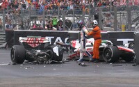 F1 Monaco GP: Mick Schumacher přežil hrozivou nehodu, vůz se po nárazu rozlomil na dvě poloviny