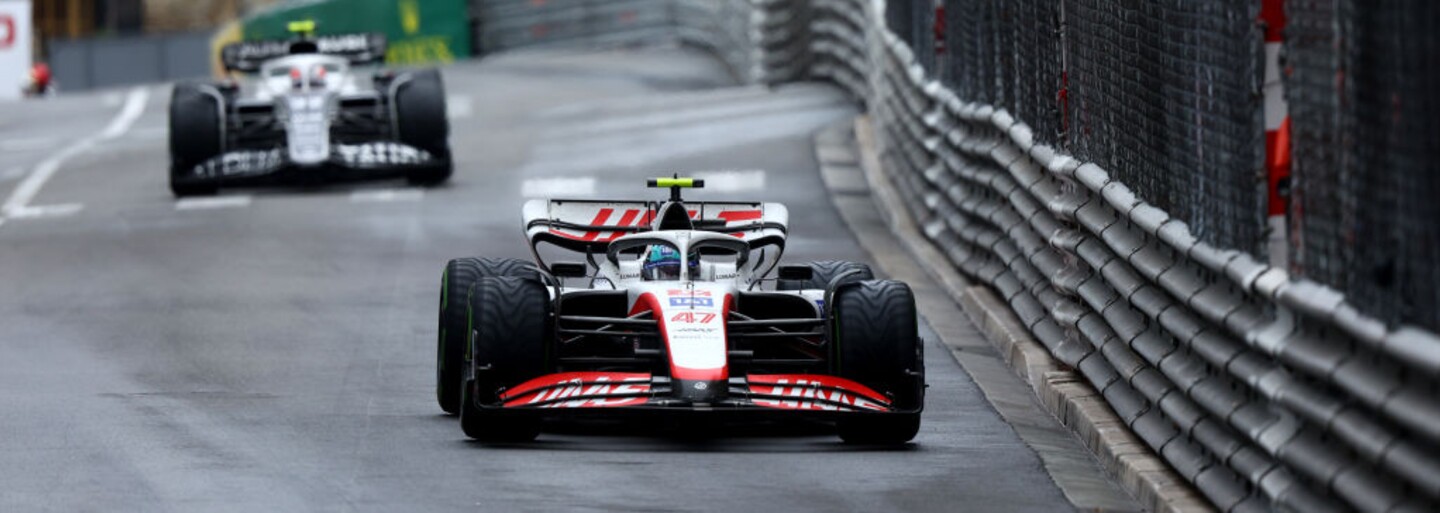 F1 MonacoGP: Mick Schumacher prežil hrozivú nehodu, vozidlo sa po náraze rozlomilo na dve polovice