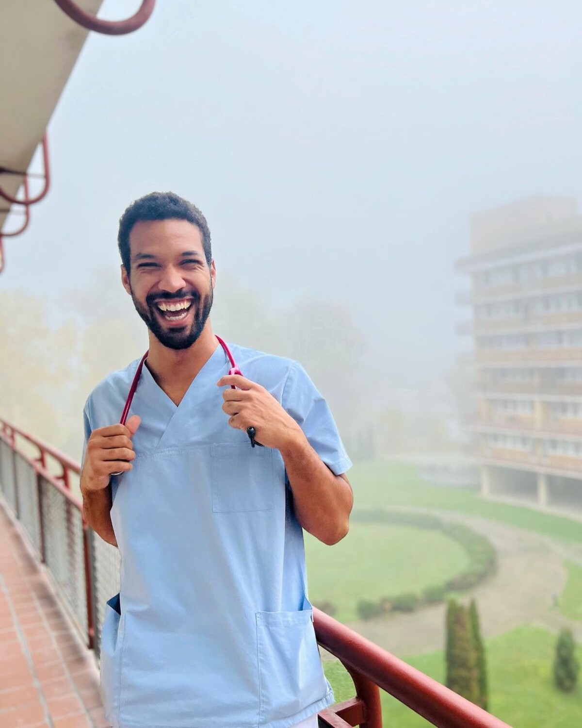 Victor nie je lekárom len v seriáli, ale medicínu študuje aj v reálnom živote. Jeho sen je otvoriť si vlastnú ambulanciu.