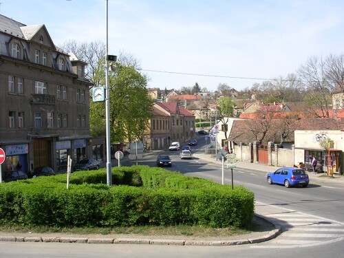 Tato čtvrť se nachází na západním okraji Prahy, na začátku Dalejského údolí. K Praze byla připojena v roce 1974 a v současnosti zde žije asi čtyři a půl tisíce obyvatel. Najdeme tu mimo jiné pomník Ruské osvobozenecké armádě. V médiích se její jméno objevuje nejčastěji ve spojitosti se zdejším excentrickým starostou. Už víš? 