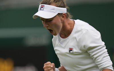 Krejčíková se Siniakovou postupují do čtvrtfinále Wimbledonu, vůbec poprvé se do něj dostala i Bouzková.