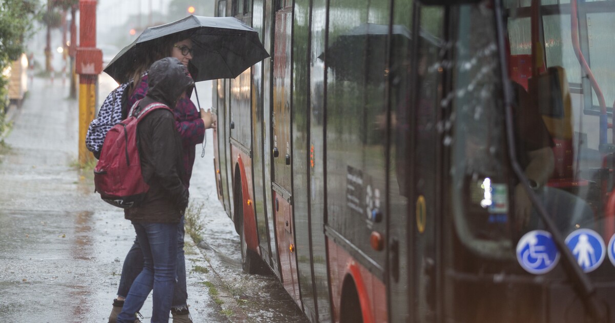 ČHMÚ varuje před silnými bouřkami a krupobitím