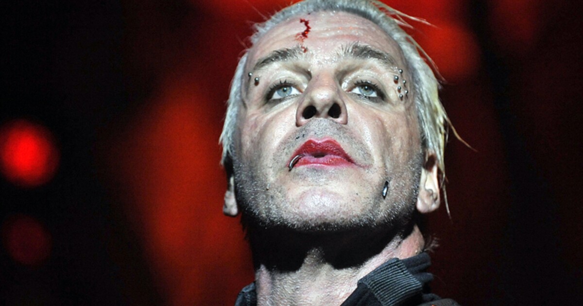 Krev, bezvědomí, modřiny: Zpěvák Rammstein čelí novým obviněním ze sexuálního napadení