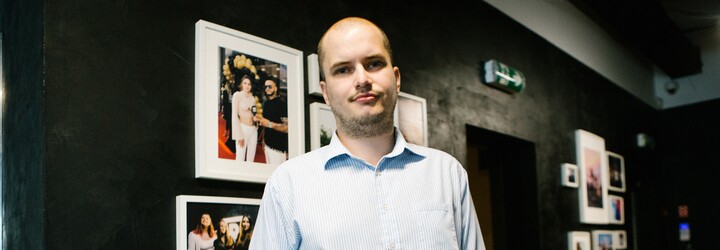 Na Instagrame má 30-tisíc sledovateľov, bude prvým slovenským novinárom na voľnej nohe. Adam Valček odchádza z redakcie (Rozhovor)