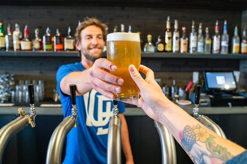 Vieš, koľko približne trvá, kým sa ti jedno veľké pivo 10° odbúra z krvi? Vypočítané údaje platia pre muža (85 kg).