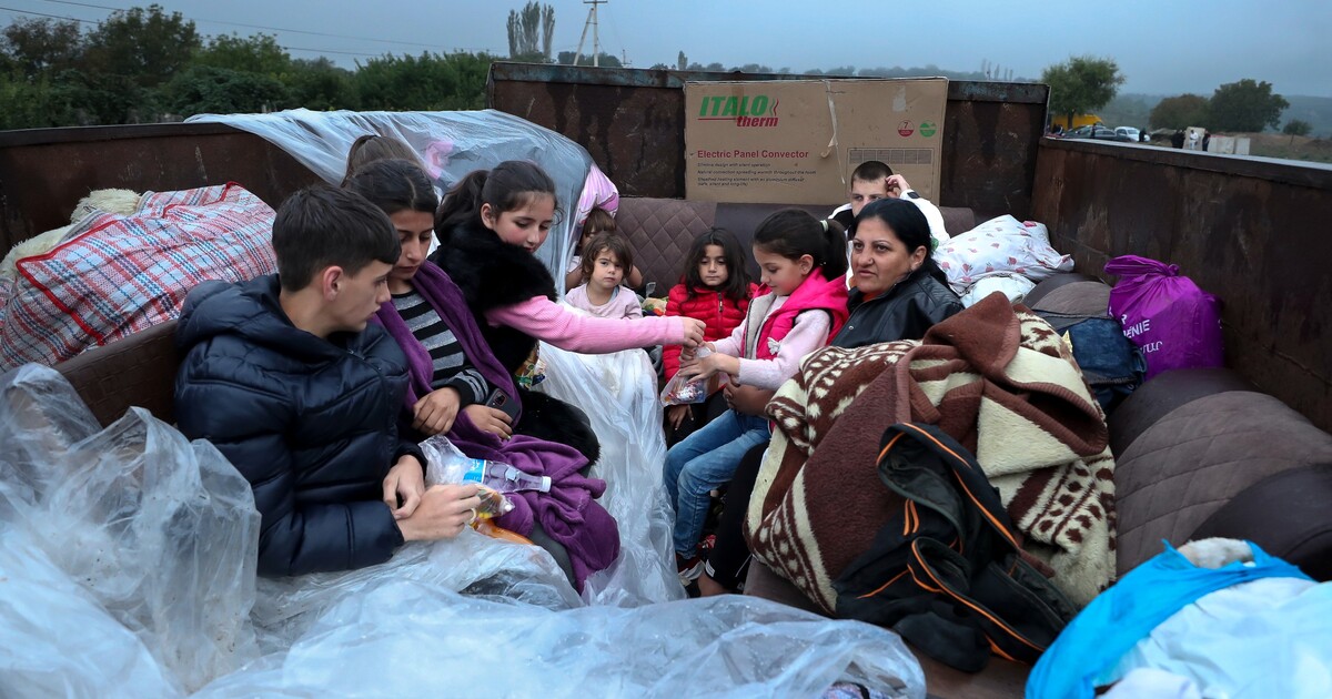Karabašská republika k 1. lednu zanikne, z oblasti uprchla více než polovina obyvatel
