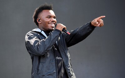Bratranec Kendricka Lamara vydal debutové album. The Melodic Blue může přerůst releasy Kanyeho Westa i Drakea.