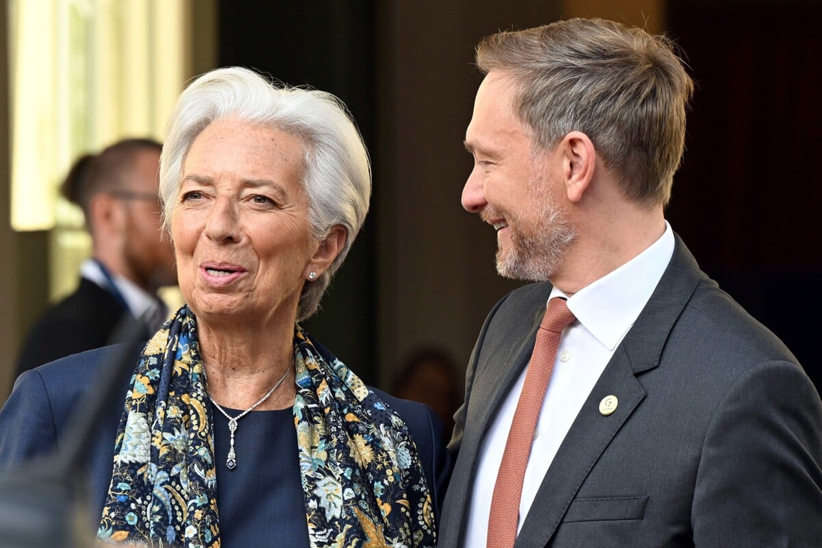 Nemecký minister financií Christian Lindner (vpravo) a šéfka Európskej centrálnej banky (ECB) Christine Lagardová.