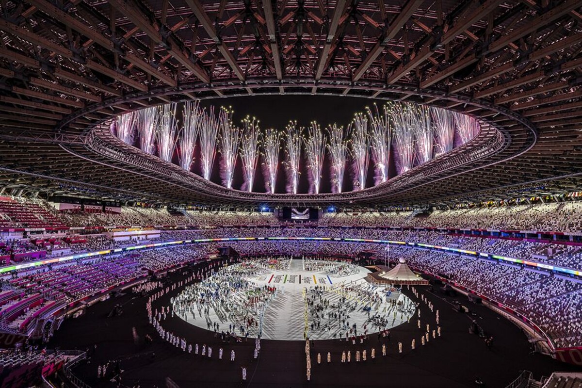 Kategorie: Místa a výhledy.
Ohňostroj se tyčí nad olympijským stadionem v Japonsku během zahajovacího ceremoniálu olympijských her v Tokiu 2020.
