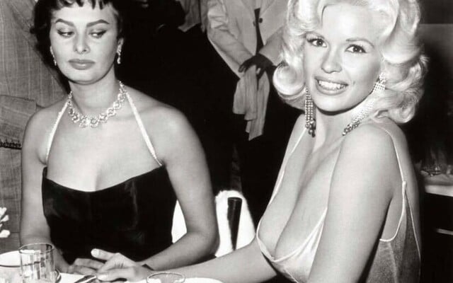 Ako vznikla prvá „side-eye“ fotka? Sophie Loren konečne prezradila pozadie ikonického záberu z roku 1957