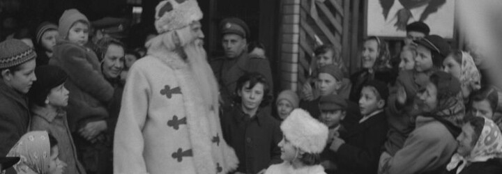 Adolf Hitler si dal vyrobiť vianočné gule s hákovým krížom. Takto slávili Vianoce známi diktátori