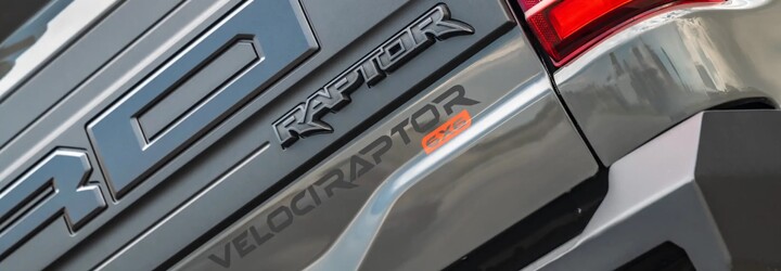 Brutálny VelociRaptor 6x6 je späť. Tretia generácia má 566 koní, 3 nápravy a stojí takmer 400-tisíc eur