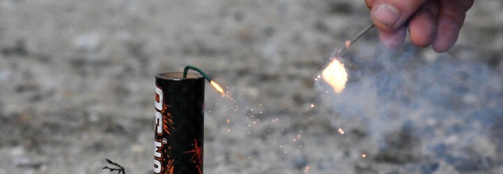 V Rakúsku a Nemecku zábavná pyrotechnika zabíjala, na Slovensku horeli aj balkóny či kontajnery
