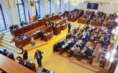 Sněmovna schválila vstup Finska a Švédska do NATO.